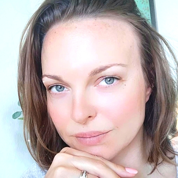 Meet your Posher, Julia - Picture 1 of 1